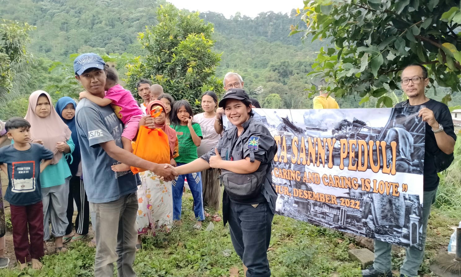 Penuhi Kebutuhan Pengungsi Cianjur, Permata Sanny Peduli Kembali Salurkan Bantuan