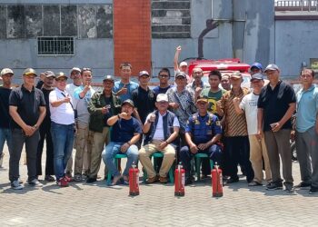 Damkar Klender Sosialisasi Penanganan Kebakaran di Lingkungan RW 08