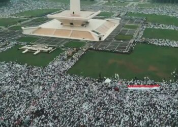 Lautan Massa Hadiri Aksi Lintas Agama Bela Palestina di Monas