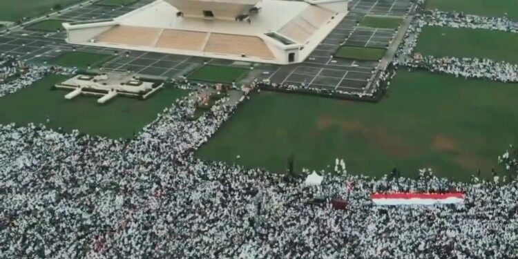 Lautan Massa Hadiri Aksi Lintas Agama Bela Palestina di Monas