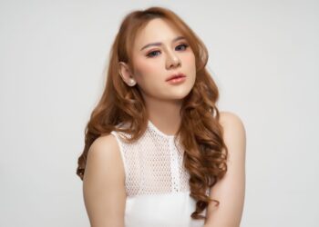 Sambut 2024, Resty Ananta Persiapkan Semangat Baru Dengan ” Pergi Sana “