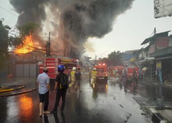 Kebakaran Hebat Landa Kawasan Padat di Menteng Atas
