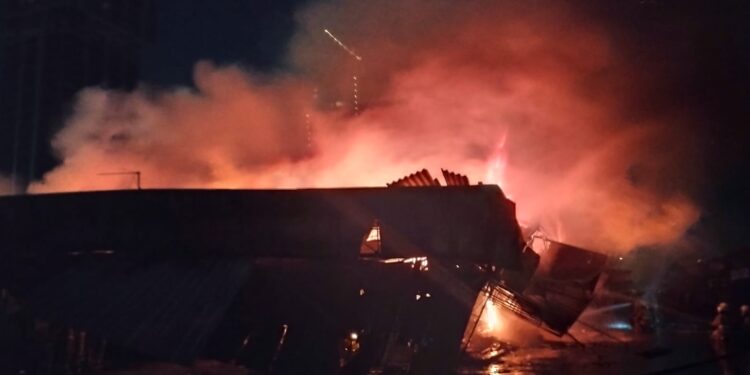 Kebakaran Hebat Landa Pusat Spare Part Mobil Kemayoran