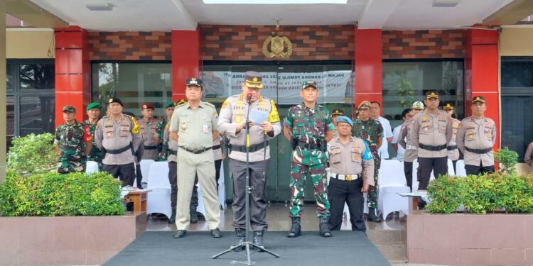 Jelang Pencoblosan, Kapolres Jaksel Pimpin Apel Pergeseran Pasukan PAM TPS