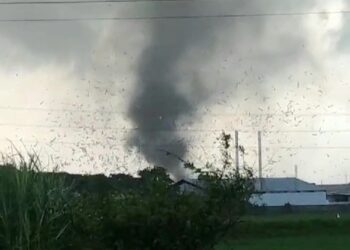 Puting Beliung Hantam Bandung Hingga Sumedang, Sejumlah Bangunan Rusak Parah