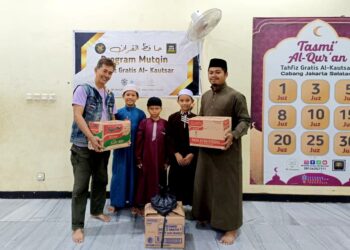 Tingkatkan Kepedulian Dan Ketaqwaan, Aliansi Jurnalis Vidio Divisi Hiburan Berbagi Takjil ke Pengguna Jalan