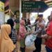 Polsek Pesanggrahan Bagikan Ratusan Paket Sembako Untuk Warga Yang Tak Mudik