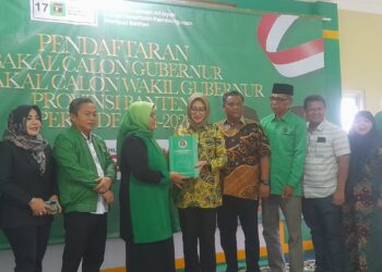 Airin Kembalikan Formulir Pendaftaran Calon Gubernur
