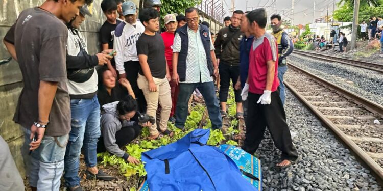 Pria Pengatur Lalin di Pintu Perlintasan KA Pondok Jati Tertabrak Kereta
