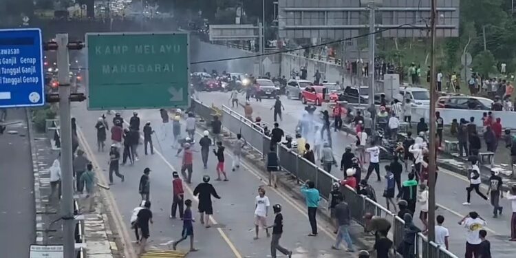 Dua Kelompok Warga Kembali Bentrok Dikawasan Cipinang Besar