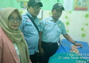Dengar Suara Tangisan,Driver Ojol Temukan Bayi Mungil di Toilet Umum Kawasan Cakung