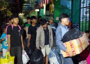 Warga Tekukur Dalam Bantu Korban Kebakaran di Manggarai