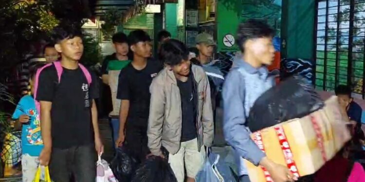 Warga Tekukur Dalam Bantu Korban Kebakaran di Manggarai