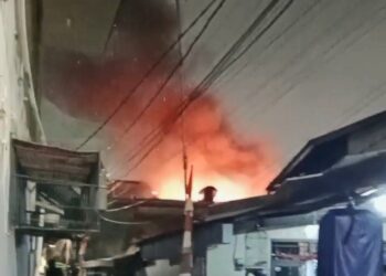 Satu Rumah Bertingkat di Bukit Duri Hangus Terbakar