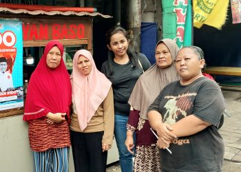 Semangat Gotong Royong, Segoro Bagikan Makan Gratis Untuk Warga Cipinang Melayu