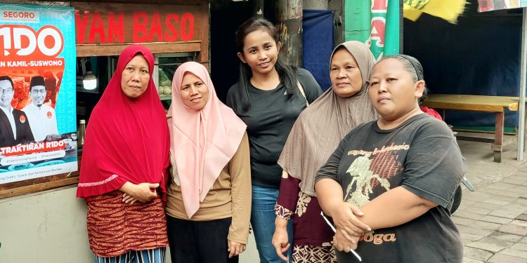 Semangat Gotong Royong, Segoro Bagikan Makan Gratis Untuk Warga Cipinang Melayu