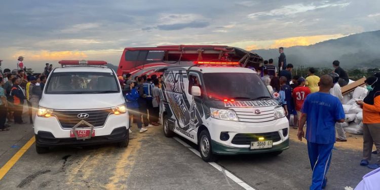 Angkut Rombongan Pelajar Dari Bogor, Bus Tabrakan Dengan Truk di Tol Malang