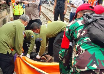 Bocah Berusia 12 Tahun Tewas Terserempet KA Commuterline di Bukit Duri
