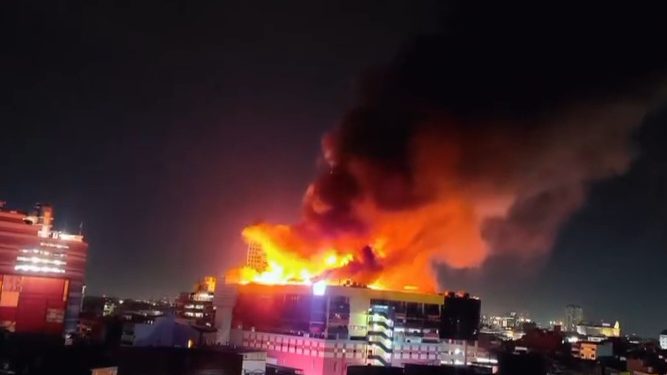Kebakaran Hebat di Glodok Plaza, Api Diduga Dari Bekas Discotik