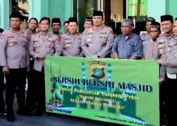Polres Pelabuhan Tanjung Priok, Bersihkan Masjid dan Tebar Kebaikan
