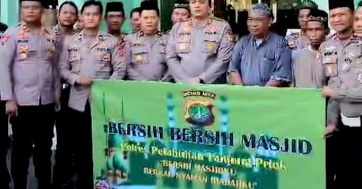 Polres Pelabuhan Tanjung Priok, Bersihkan Masjid dan Tebar Kebaikan