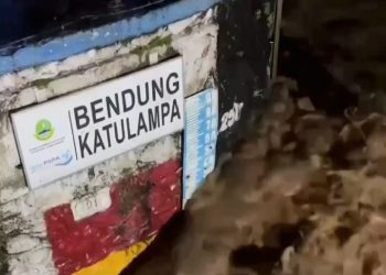 Hujan Deras Dan Longsor Landa Kawasan Puncak, Bogor. Katulampa Siaga 1