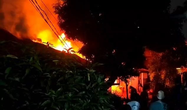 Kebakaran di Kampung Makasar Jakarta Timur, Satu Warga Jadi Korban