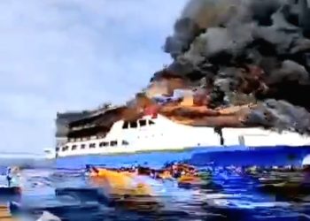 KM Barcelona V Terbakar, Penumpang Panik Berlompatan