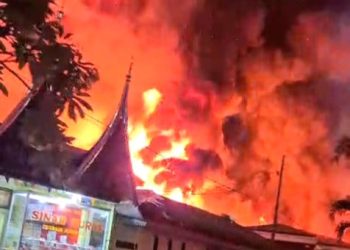 Kebakaran Hebat Landa Pasar Taman Puring, 34 Unit Damkar Dikerahkan