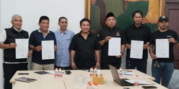 Gelar Silaturahmi, DPP PERISAI Serahkan Mandat Pengurus DPW se DKI Jakarta