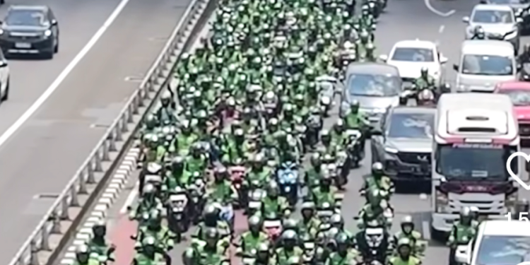 Peringati HUT RI ke 80, Ribuan Driver Ojol Pecahkan Rekor MURI