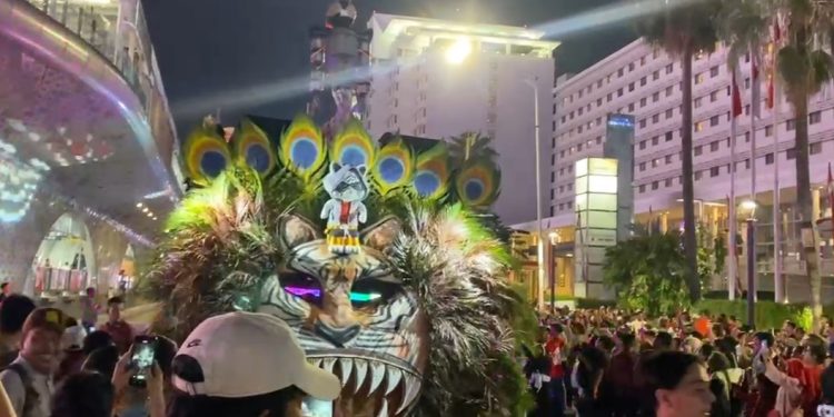 Sambut Karnaval HUT RI Ke 80, Puluhan Ribu Masyarakat Padati Bundaran HI