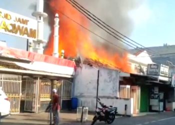 Gas Bocor, 4 Ruko Dan 1 Rumah Tinggal di Jalan Bangka Hangus Dilalap Api