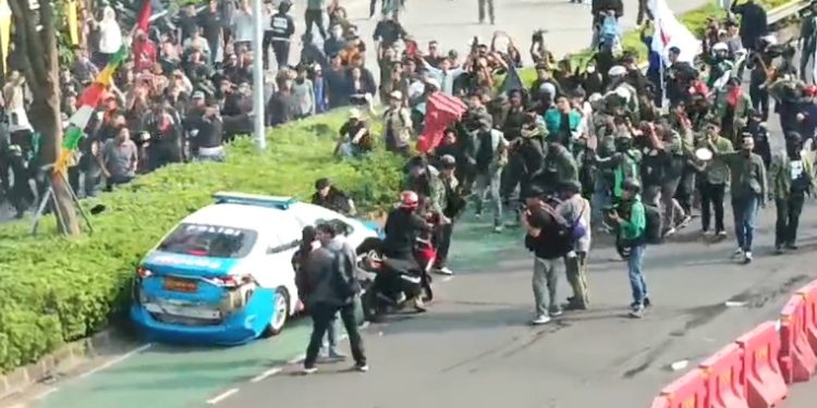 Buntut Insiden Driver Ojol, Bentrokan Meluas Hingga Pagi