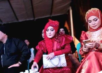 Pedangdut Mega Mustika,Caca Handika dan Emi Purnamasari Hipnotis Warga Cisungsang Banten