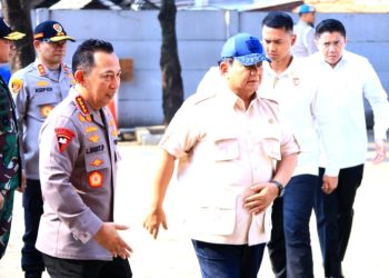 Prabowo Jenguk Anggota Polri Korban Kerusuhan