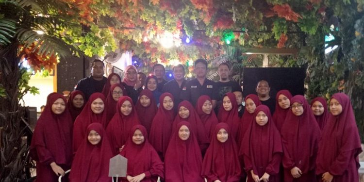 Syukuran Kantor Baru, YPJI Santuni Yatim, Santri dan Doa Bersama