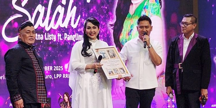 Ratna Listy Sentuh Hati Penonton Lewat Single “Cinta Tak Salah”