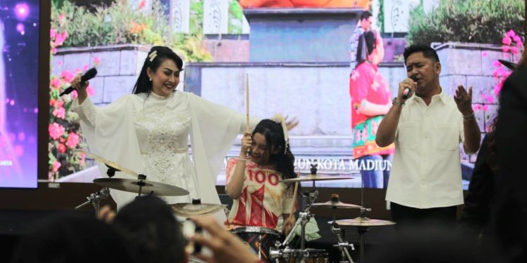 Dica Melo Feat Alboba Jadi Bintang Panggung di Acara FORWAN, Kepala RRI dan Brigjen (Purn) Amrizar Ikut Terpukau!