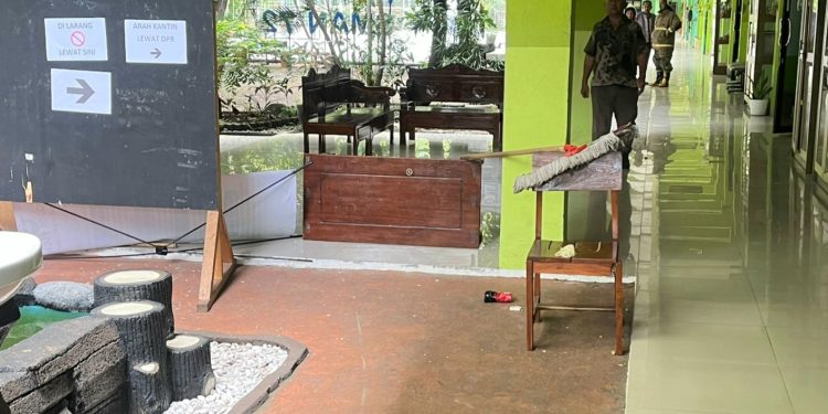 Sedang Sholat Jumat, Ledakan Terjadi di SMAN 72