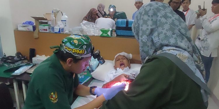 Wajah Anak – anak Lubang Buaya Sumringah, Terima Bingkisan Saat di Khitan