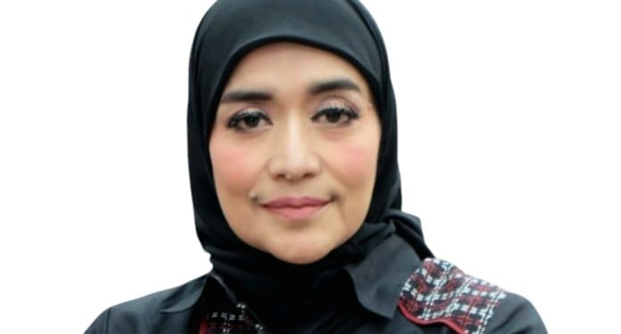 Tampil Menghibur di Diskusi Perempuan Hebat,Nana Mardiana Gandeng Pasangan Baru