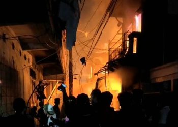 Kebakaran Landa Kawasan Padat Hunian di Grogol