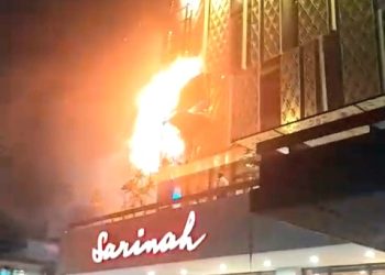 Papan Reklame Samping Sarinah Terbakar, Api Dipadamkan Sekuriti