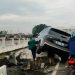 Mobil Listrik Tabrak Pembatas di Fly Over Kalibata