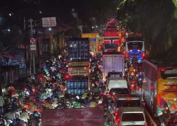 Macet Horor di Jalan Daanmogot, Puluhan Warga  Jalan Kaki Belasan Kilometer
