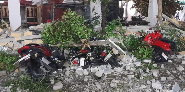 Atap GOR Serdang Ambruk,11 Motor Jadi Korban