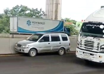 Diduga Serangan Jantung, Pengendara Mobil Tutup Usia di Tol Cikampek
