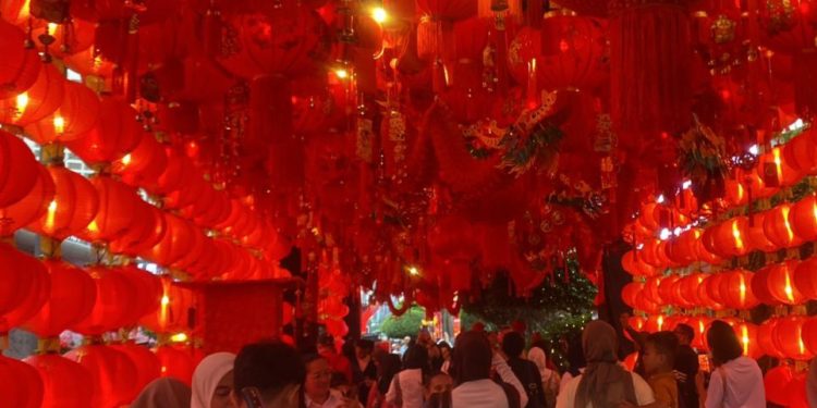 Perayaan Imlek di Bundaran HI Disambut Antusias Penonton