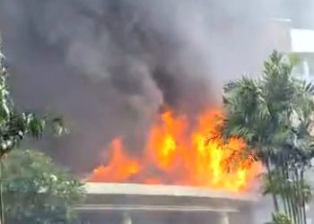 Pengerjaan Proyek Dengan Las, Mall Ciputra Cibubur Kebakaran